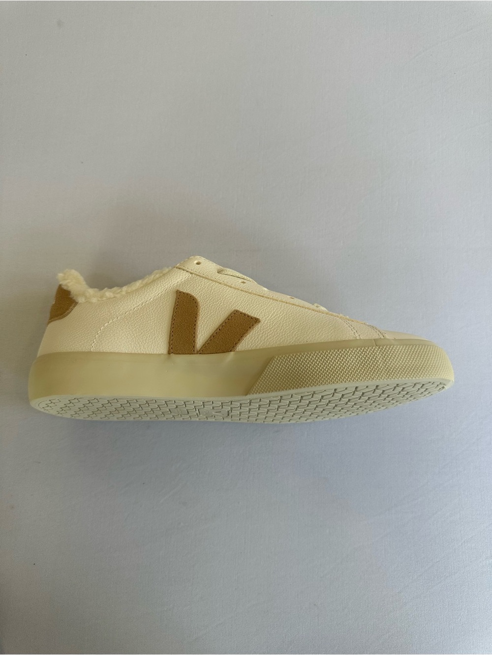 Veja Chrome Free leather Sneakers Lace up w/Tan V Logo and Faux Fur Lining 8/10 - Picture 16 of 16